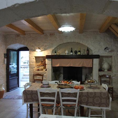 Trulli Donna Isabella Bed & Breakfast Locorotondo Exterior photo