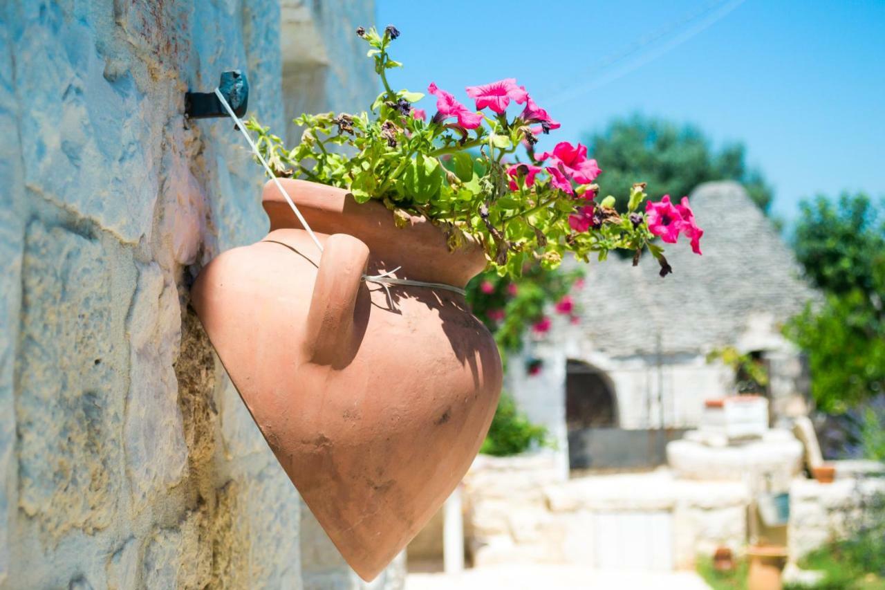 Trulli Donna Isabella Bed & Breakfast Locorotondo Exterior photo